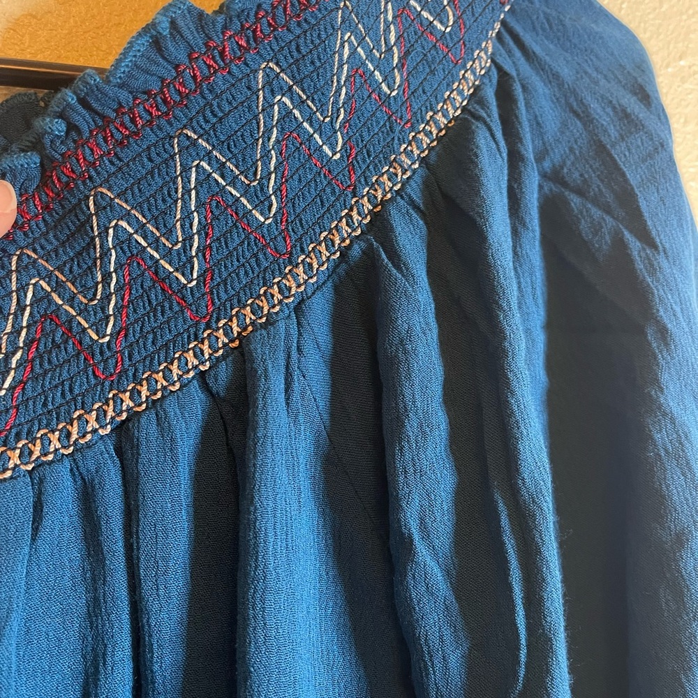 Size large blouse - Picture 4 of 5
